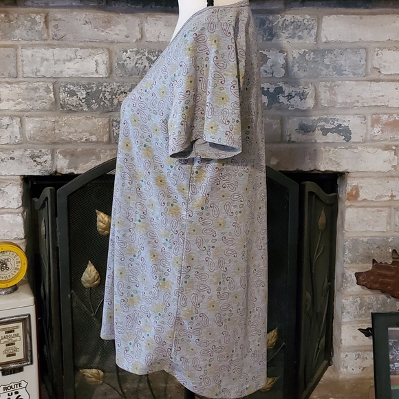 LuLaRoe Classic T - Picture 3 of 6